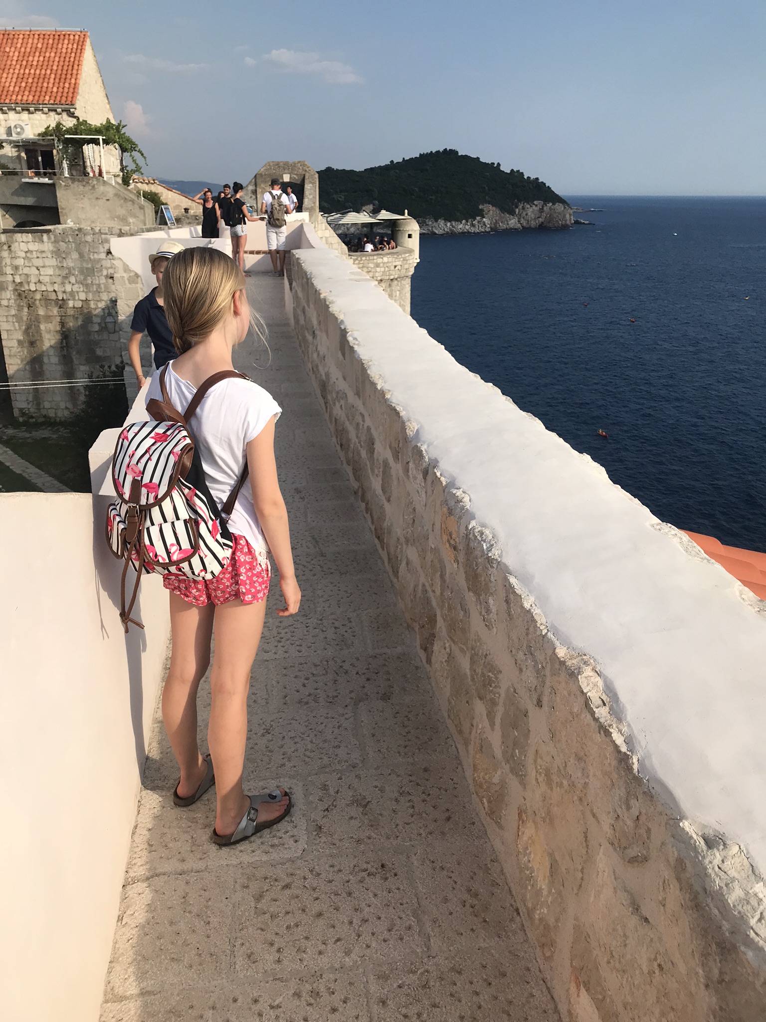 Deutsche Touristin auf Mallorca im Wald gebumst Deutsche Touristin auf Mallorca im Wald gebumst
